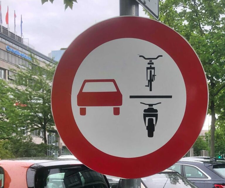 Neues Verkehrszeichen zum besseren Schutz des Radverkehrs